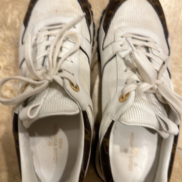 Worn twice authentic Louis Vuitton sneakers - Picture 10 of 16
